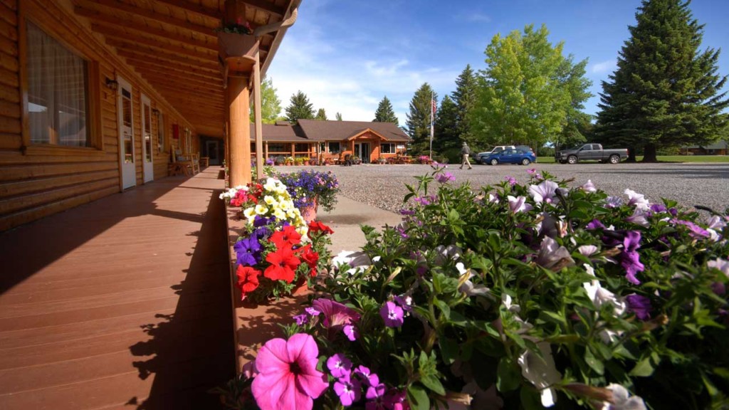 Rainbow Valley Lodge, Lodging in Ennis, Montana