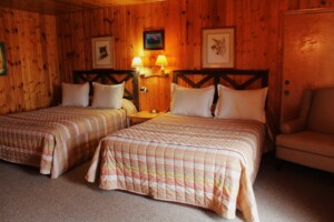 Queen Bedroom Lodge Room